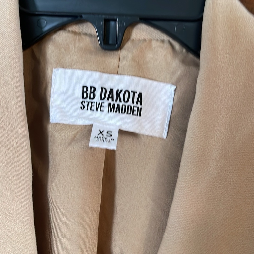 BB DAKOTA BY Steve Madden Dressed to Thrill Blazer in Khaki tan Small - Picture 2 of 4